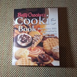 Betty Crocker's Cookie Book Copyright 1998 More Than 250 Recipes
